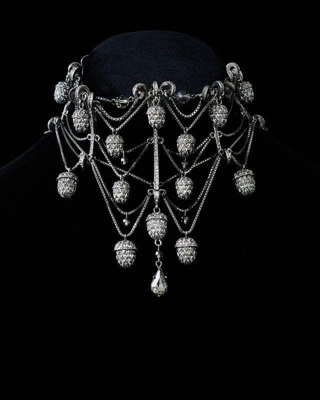 Choker necklace